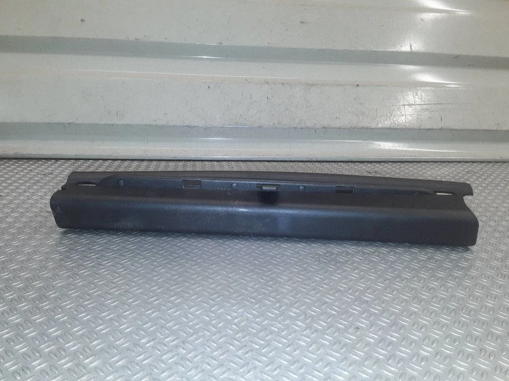 Estate rear side window sun shade/blind 9122640