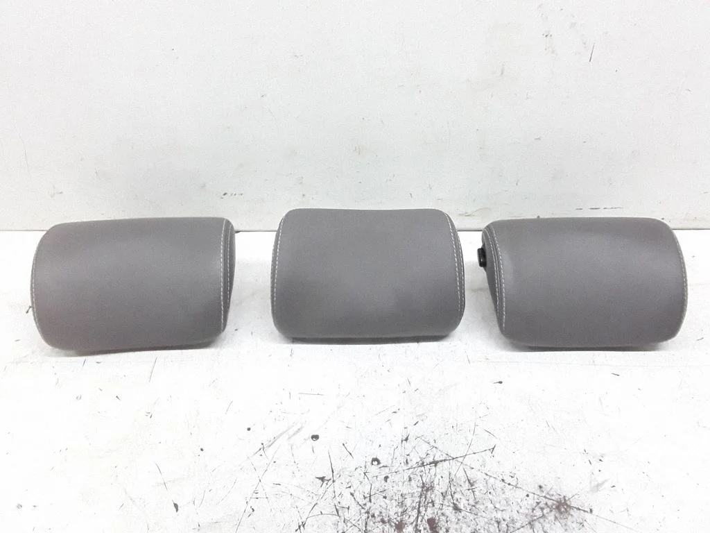 Rear seat headrest