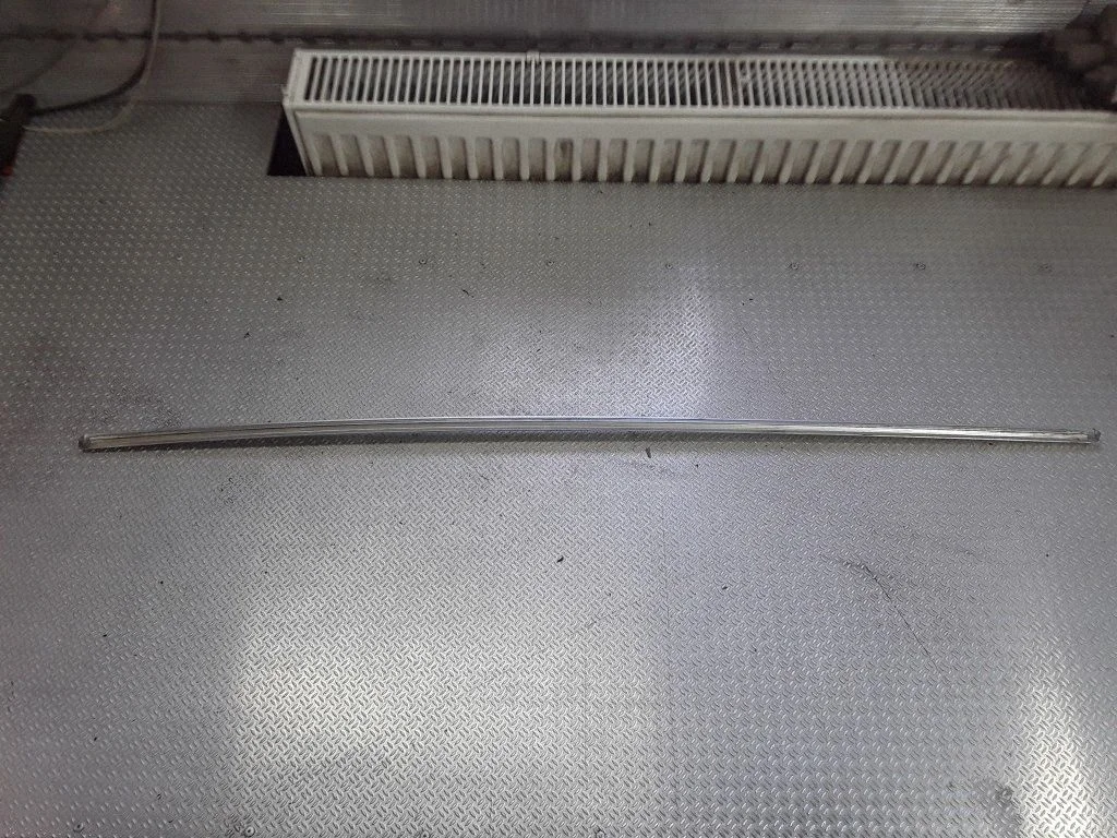 Front door glass trim molding – Volkswagen Phaeton (2002-2016)