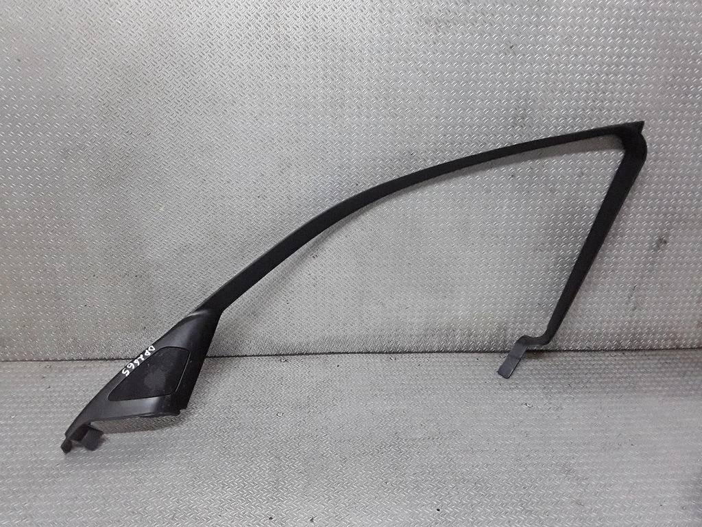 Front door glass trim molding – right