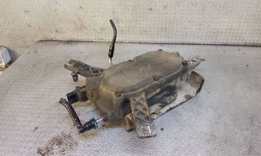 Fuel filter housing