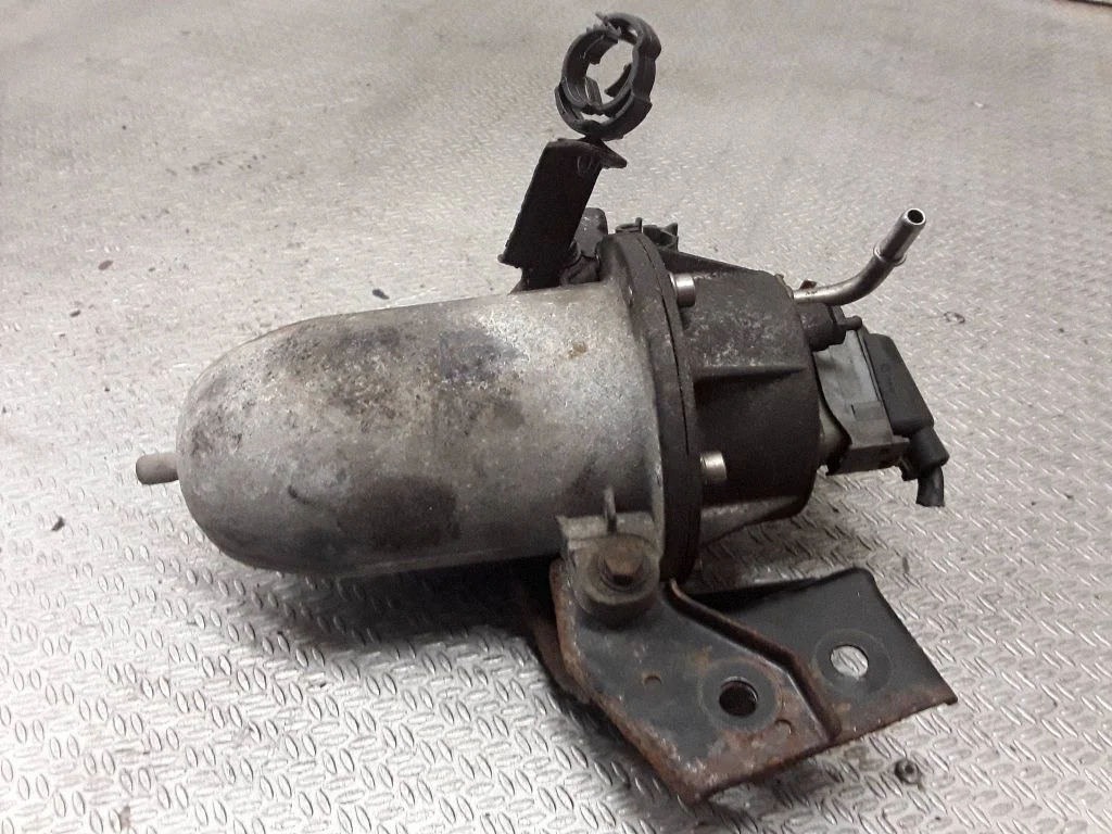 Fuel filter housing