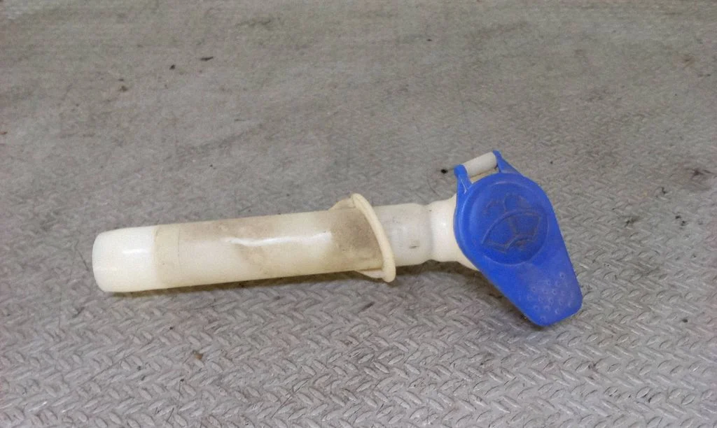 Window washer liquid tank fill tube