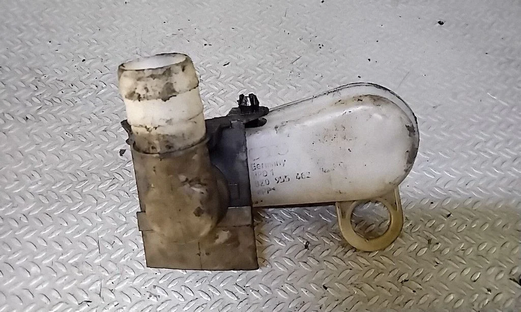 Window washer liquid tank fill tube 8Z0955462