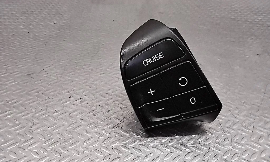 Steering wheel buttons/switches 30739638