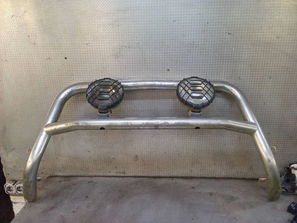 Priekšējais aizsargstienis apvidus auto (džipiem)
