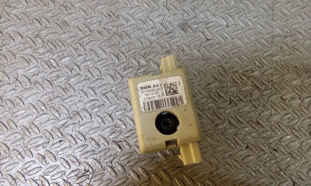 Antenna control unit – BMW 5 Series F10 F11 (2009-2016)