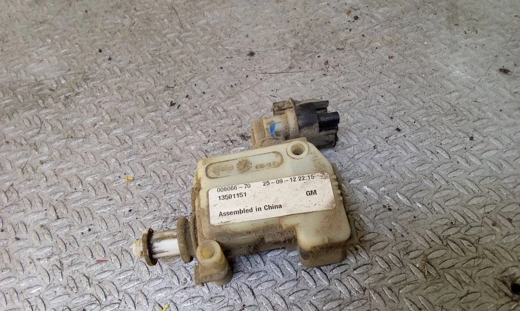 Fuel tank cap lock motor 13501151
