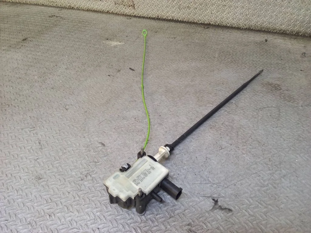 Fuel tank cap lock motor – BMW 7 Series F01 F02 F03 F04 (2008-2016)