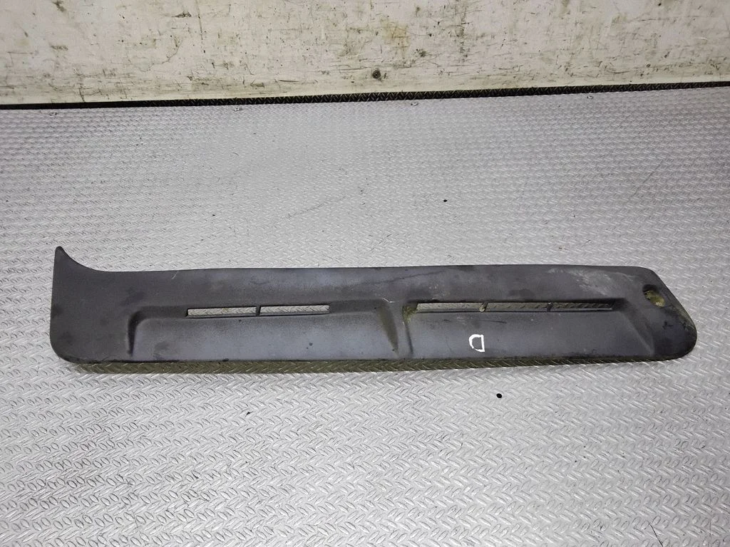 Rear side glass trim HR630222