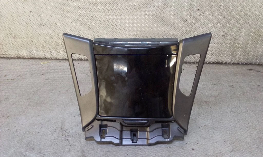 Front trunk storage compartment 846353Z100