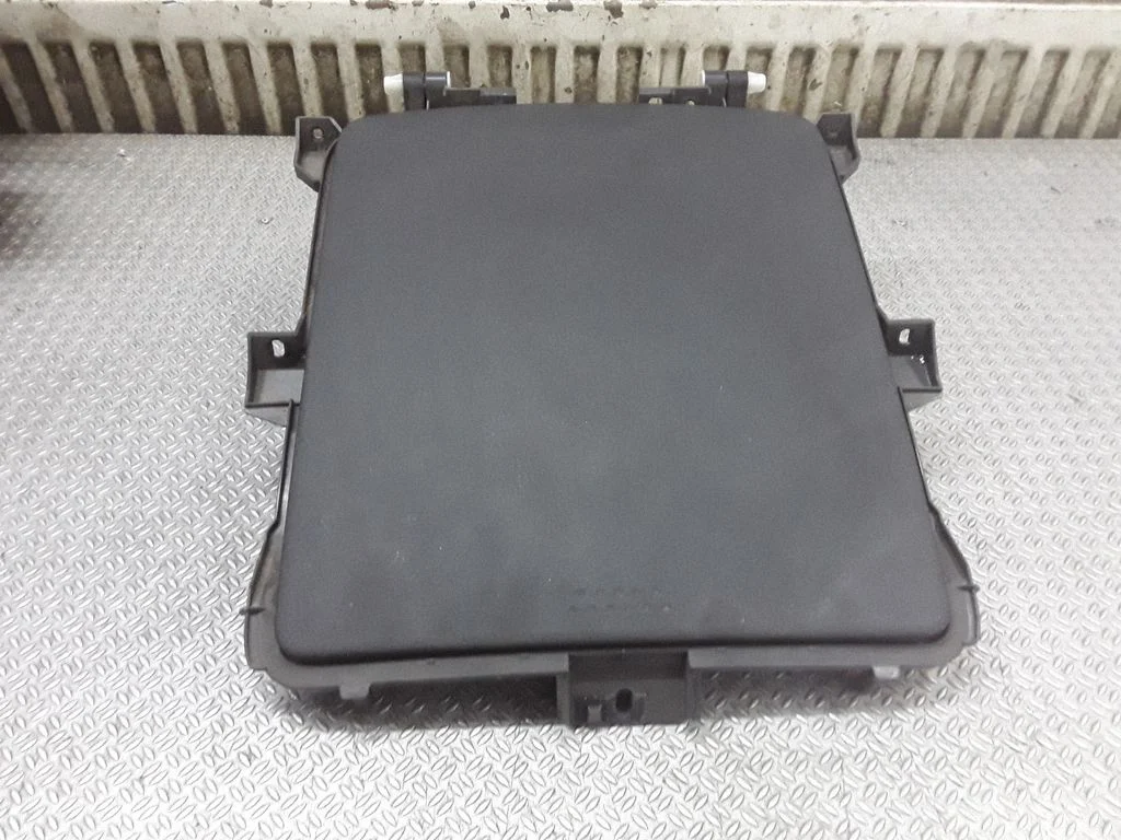 Esipakiruumi hoiukast 5544013011