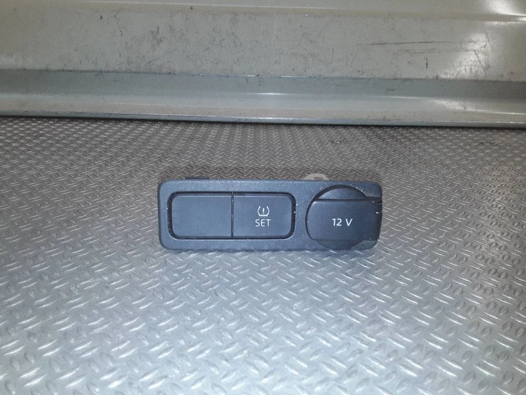 Riepu spiediena (TPMS) atiestates poga 1S0953508A