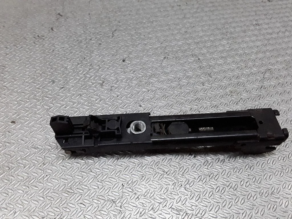 Seat belt height adjuster – Volkswagen Golf Plus (2005-2013)
