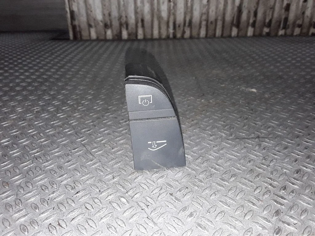 Glove box opening button – Audi A6 Allroad C6 (2006-2011)