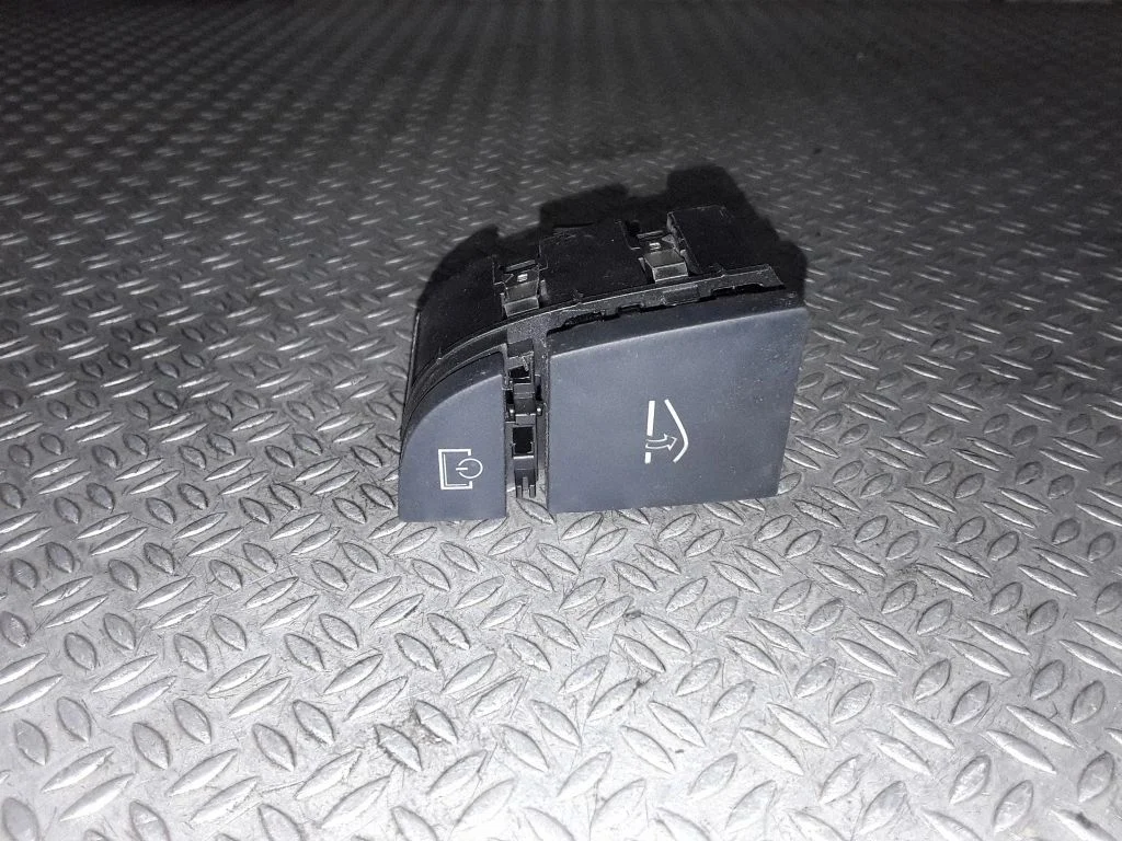 Glove box opening button – Audi A6 Allroad C6 (2006-2011)
