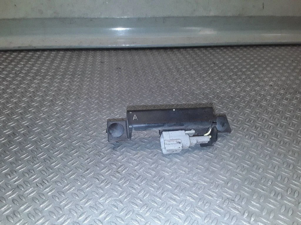 Keyless system antenna