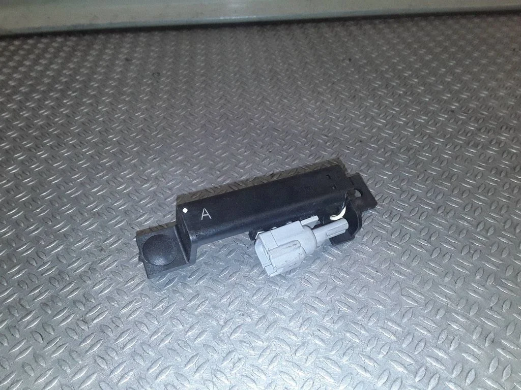 Keyless system antenna