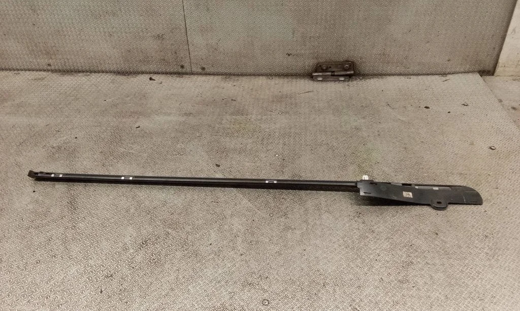 Rear glass trim – left