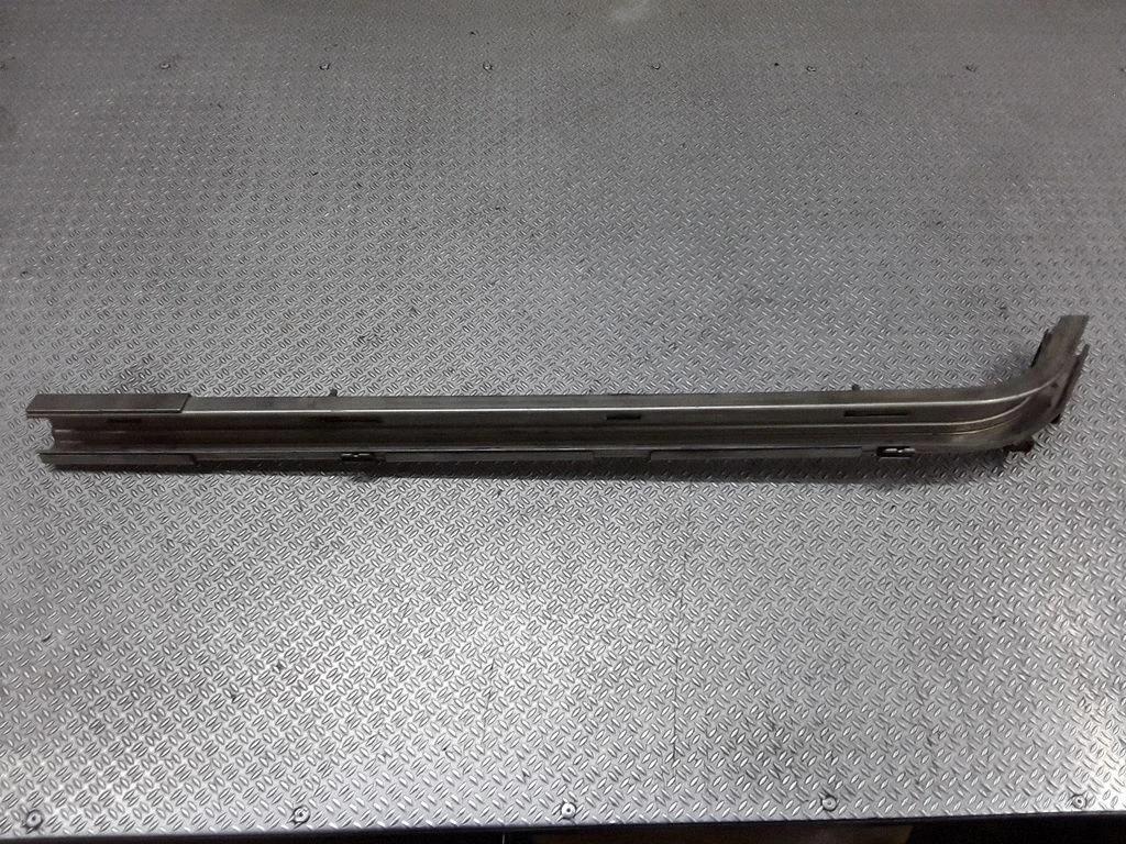 Sliding door middle rail – left