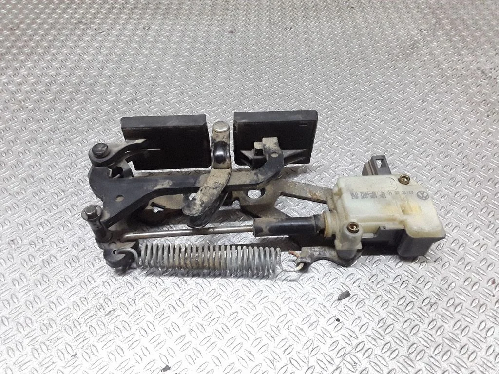 Trunk lock loop 3D5827511D