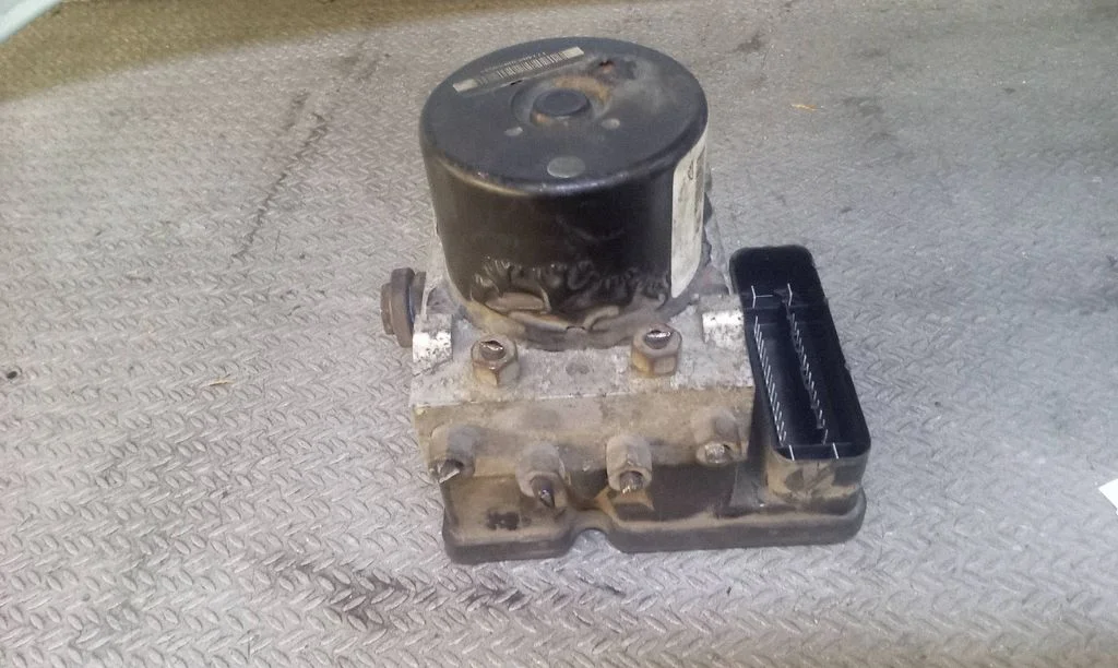 Pompa ABS 00008944E000