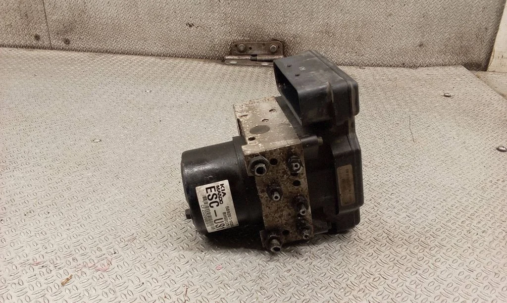 ABS block – KIA Carens II (2007-2012)