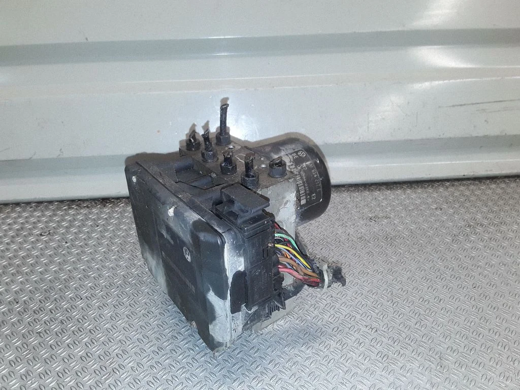 ABS bloks 1J0614217E