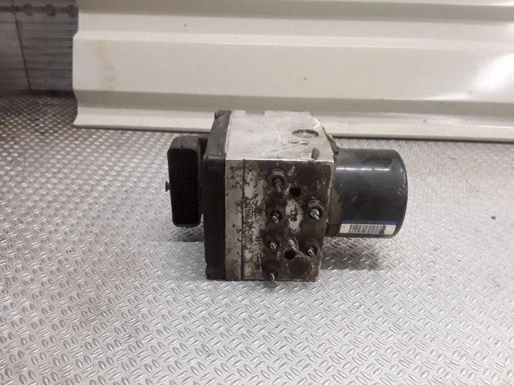 ABS block – Volkswagen Passat B6 (2005-2010)