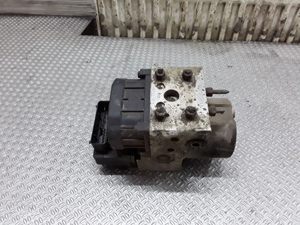 ABS block – Toyota Corolla E120 E130 (2004-2007)