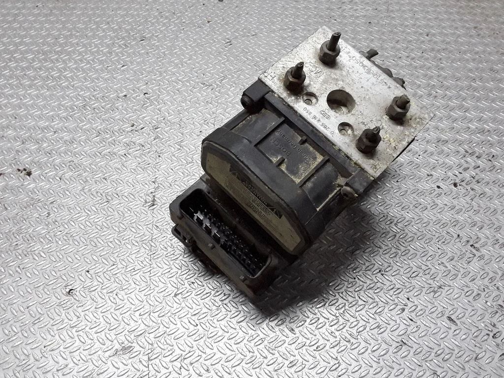ABS block – Toyota Corolla E120 E130 (2004-2007)