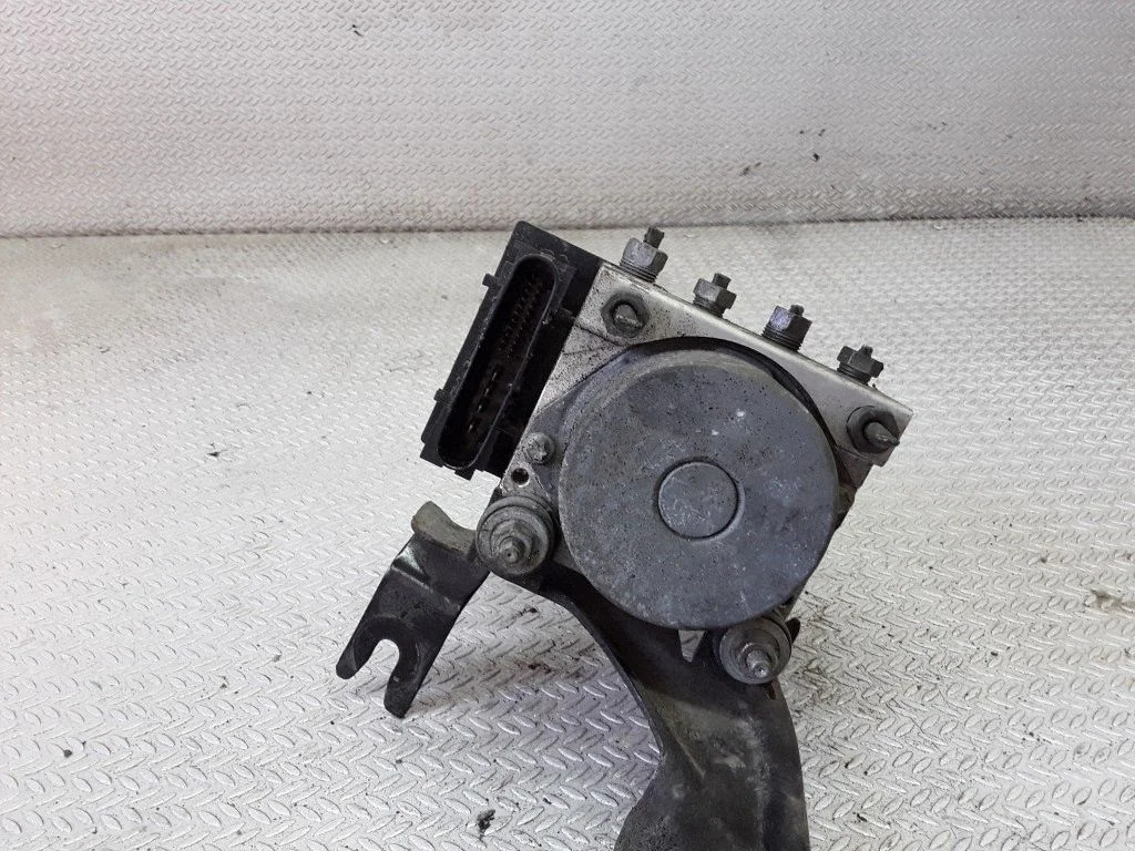 ABS-plokk – Nissan Note (E11) (2006-2014)