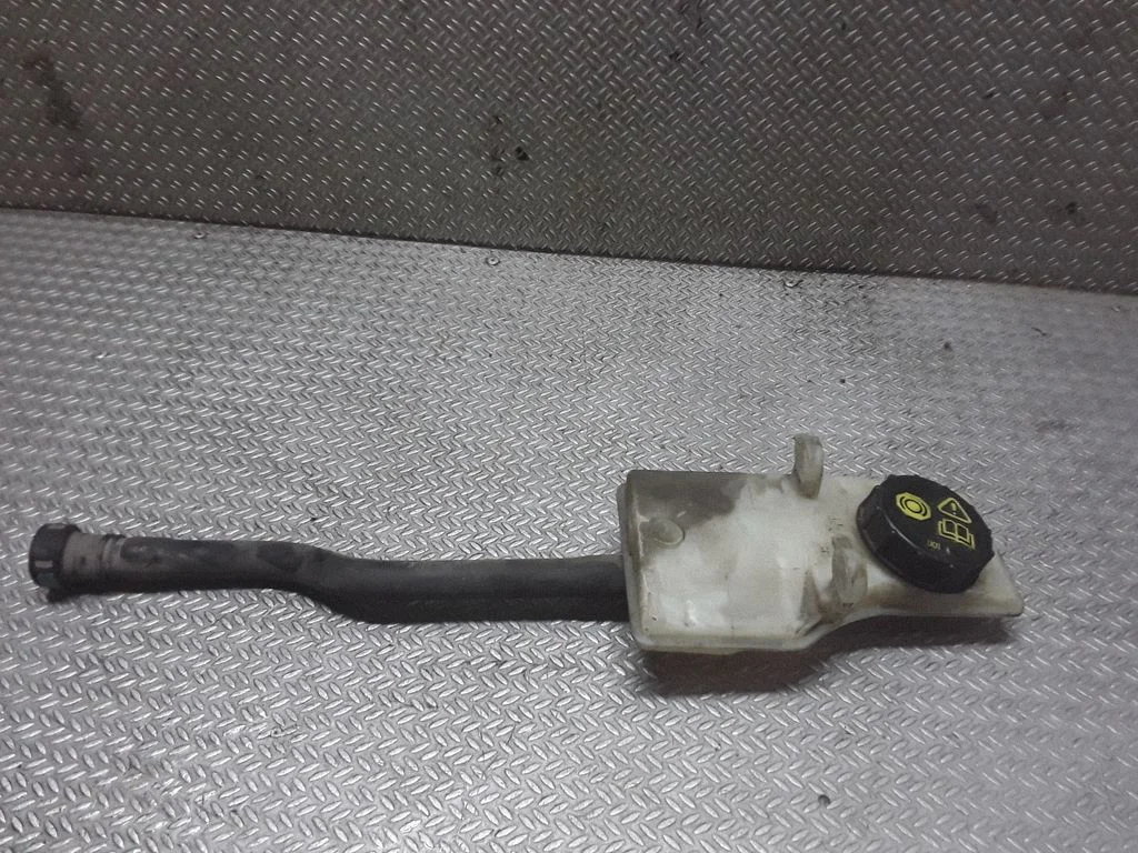 Brake fluid reservoir