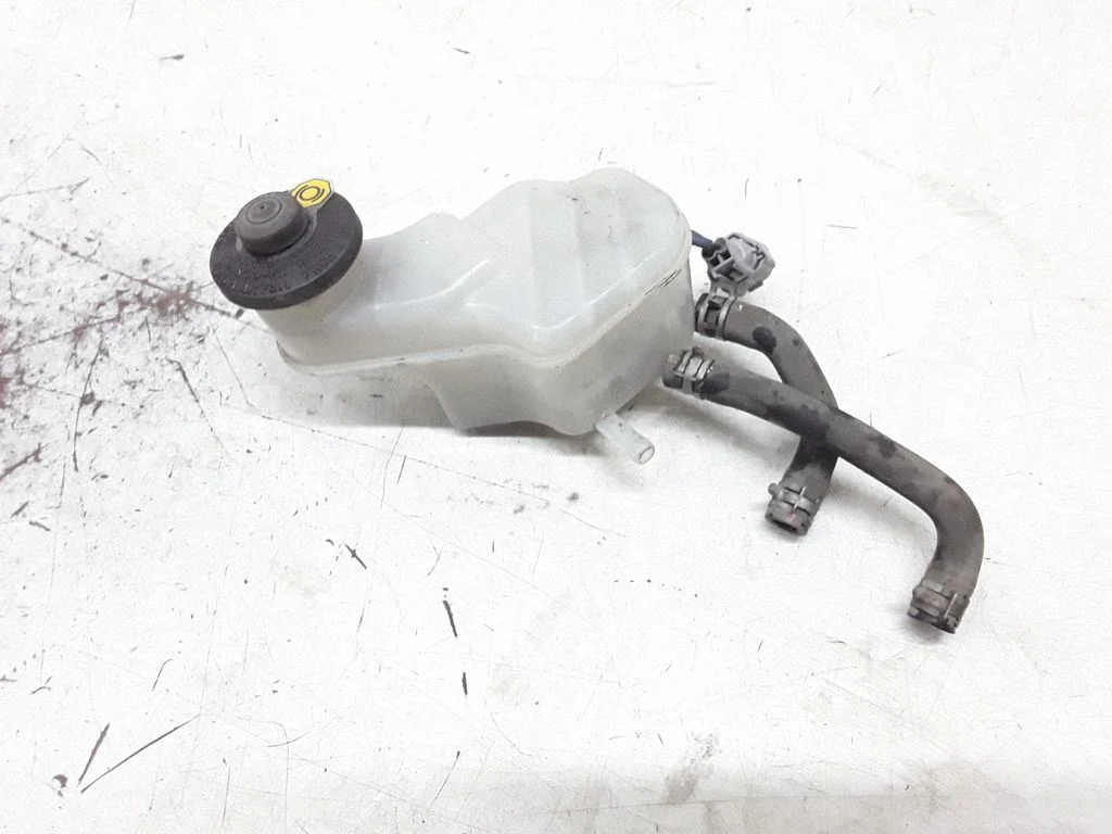 Pidurivedeliku paisupaak – Toyota Avensis T250 (2003-2006)
