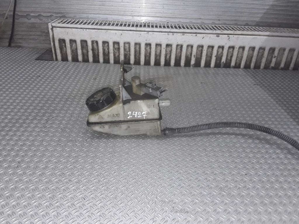 Brake fluid reservoir