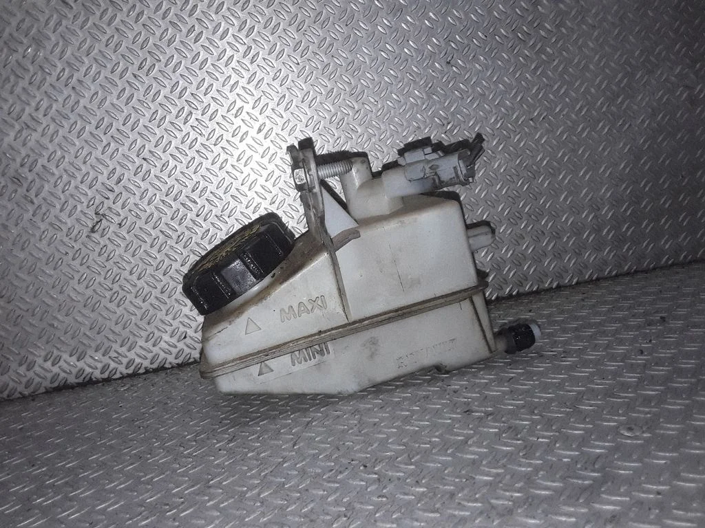 Brake fluid reservoir 8200021398