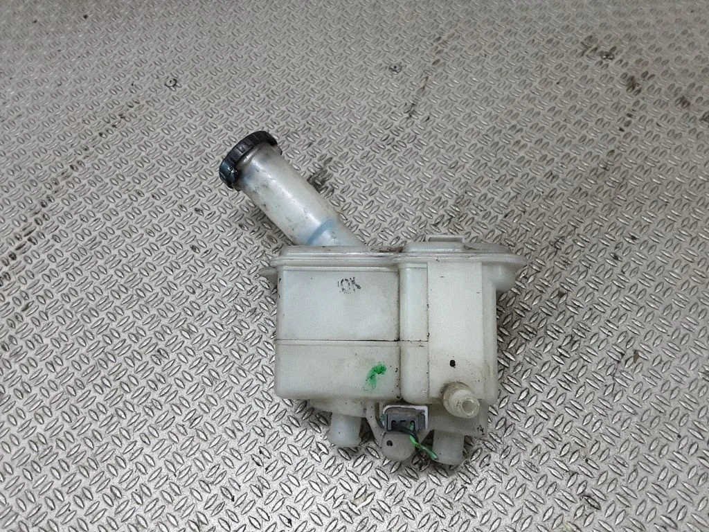 Brake fluid reservoir
