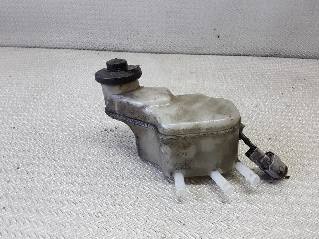 Pidurivedeliku paisupaak – Toyota Avensis T250 (2003-2006)