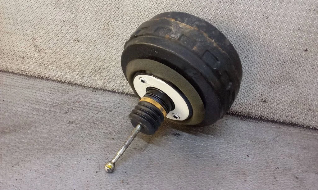 Brake booster 13338058