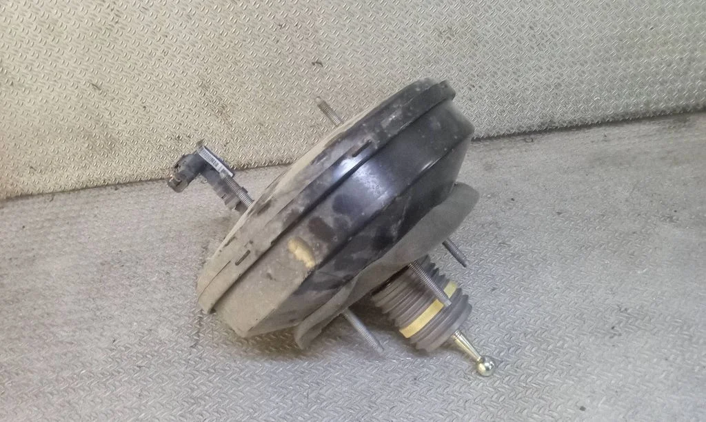 Brake booster – Peugeot 208 I (2012-2019)