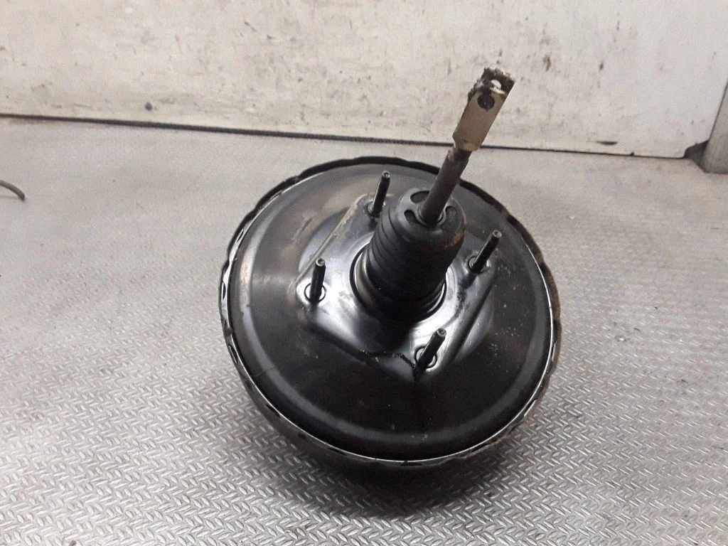 Brake booster – Toyota Previa (XR30, XR40) II (2000-2006)