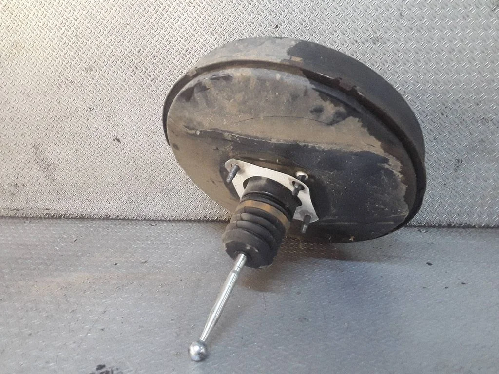 Brake booster – Volkswagen Passat B6 (2005-2010)