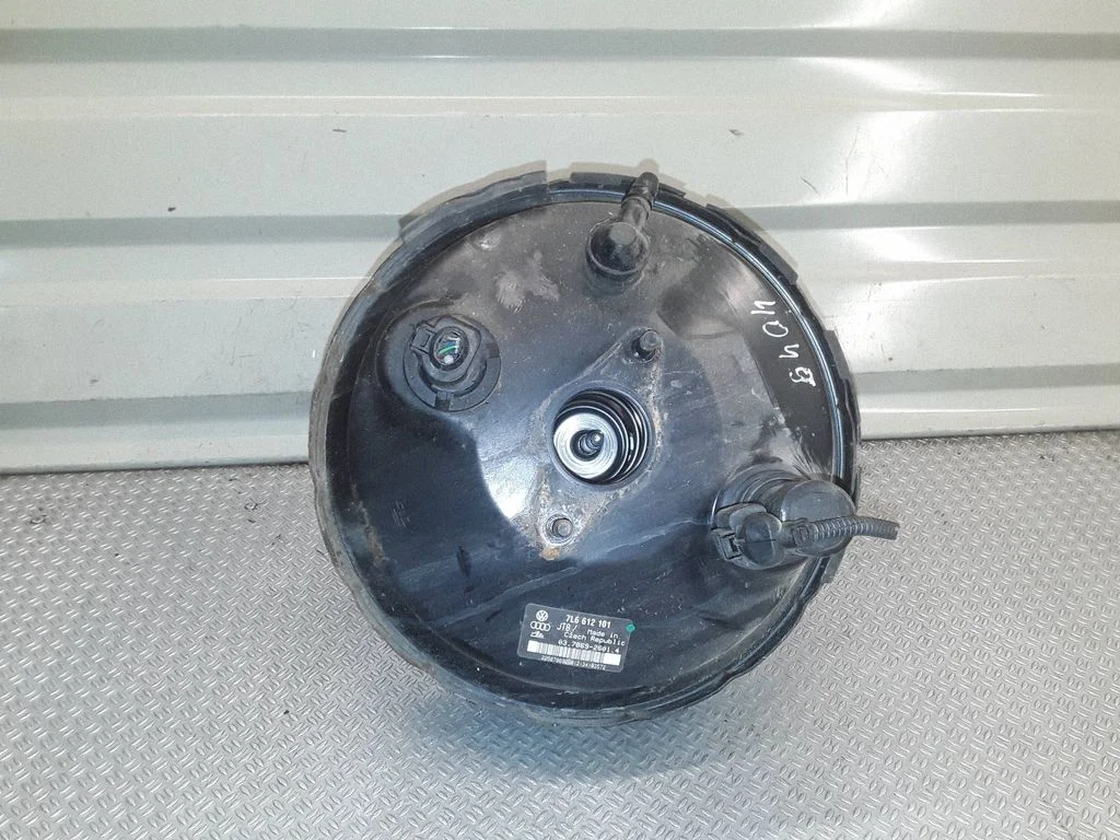 Brake booster – Volkswagen Touareg I (2002-2010)