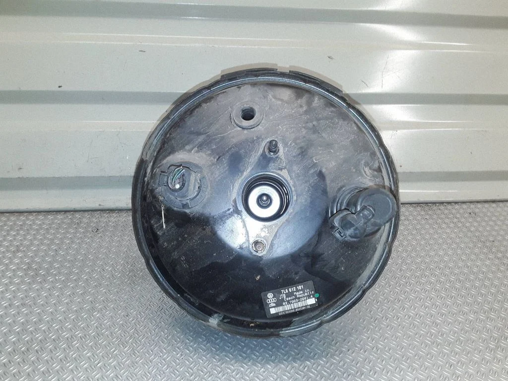 Brake booster 7L6612101