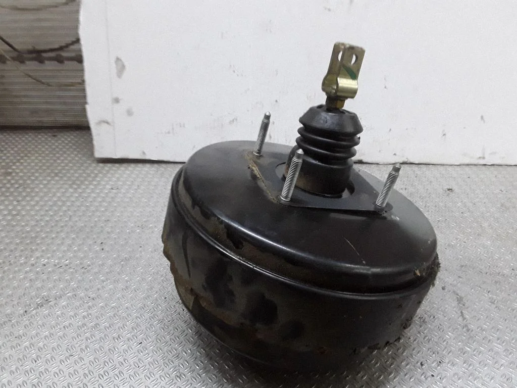 Brake booster – Toyota Corolla Verso AR10 (2004-2009)