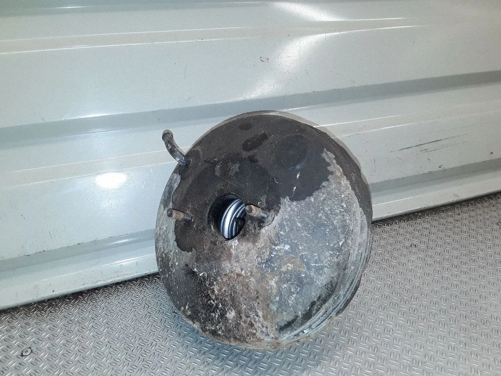 Brake booster 446103126