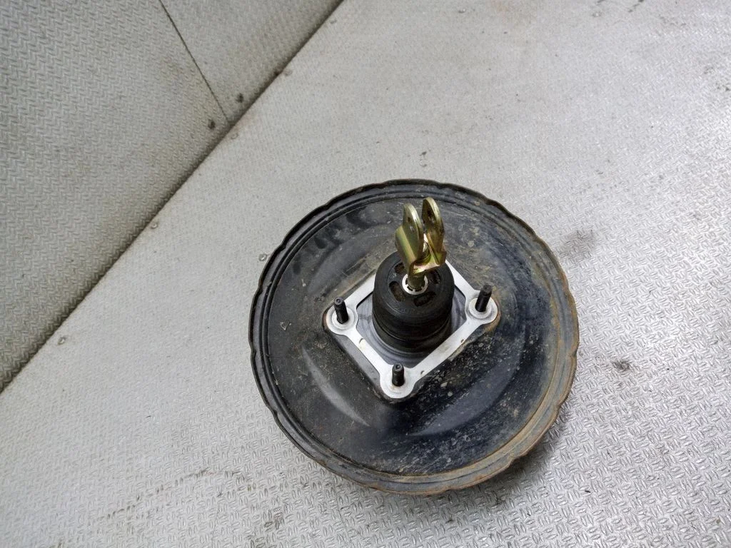Brake booster – Subaru Forester SF (1998-2000)