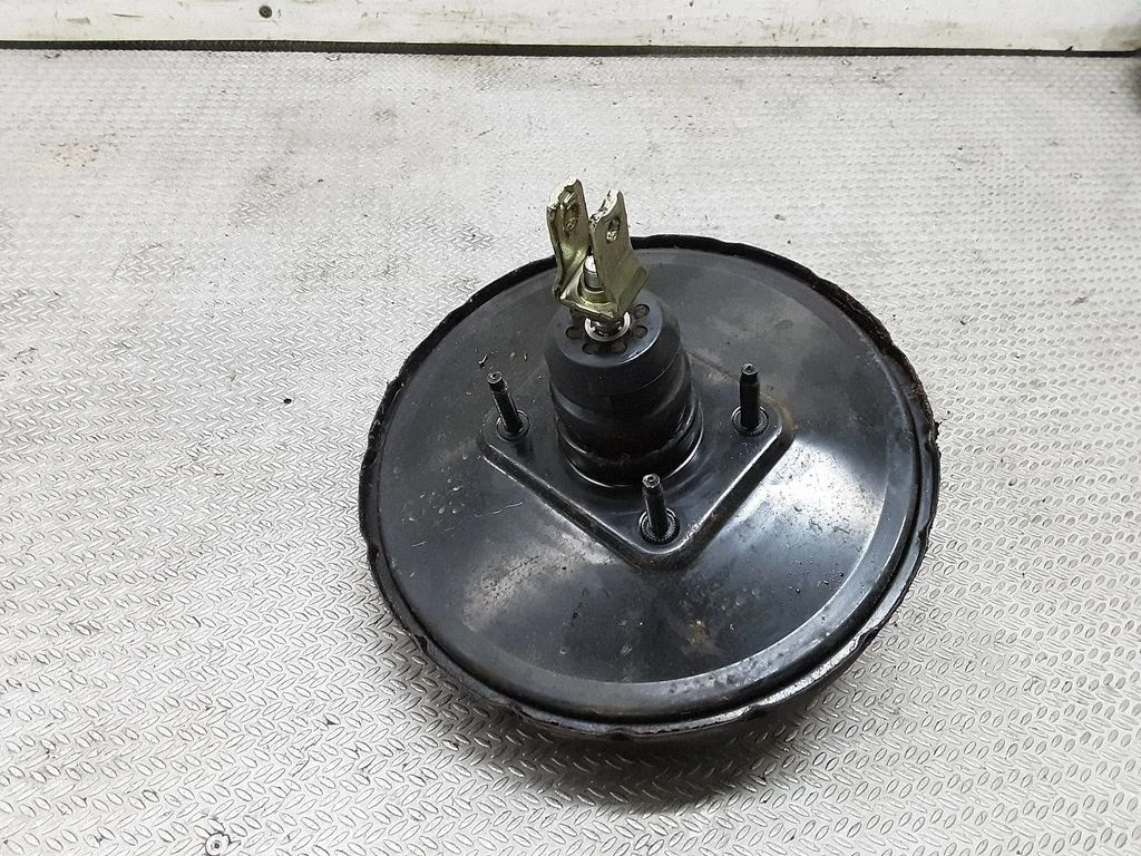 Brake booster – Toyota Echo (2000-2003)