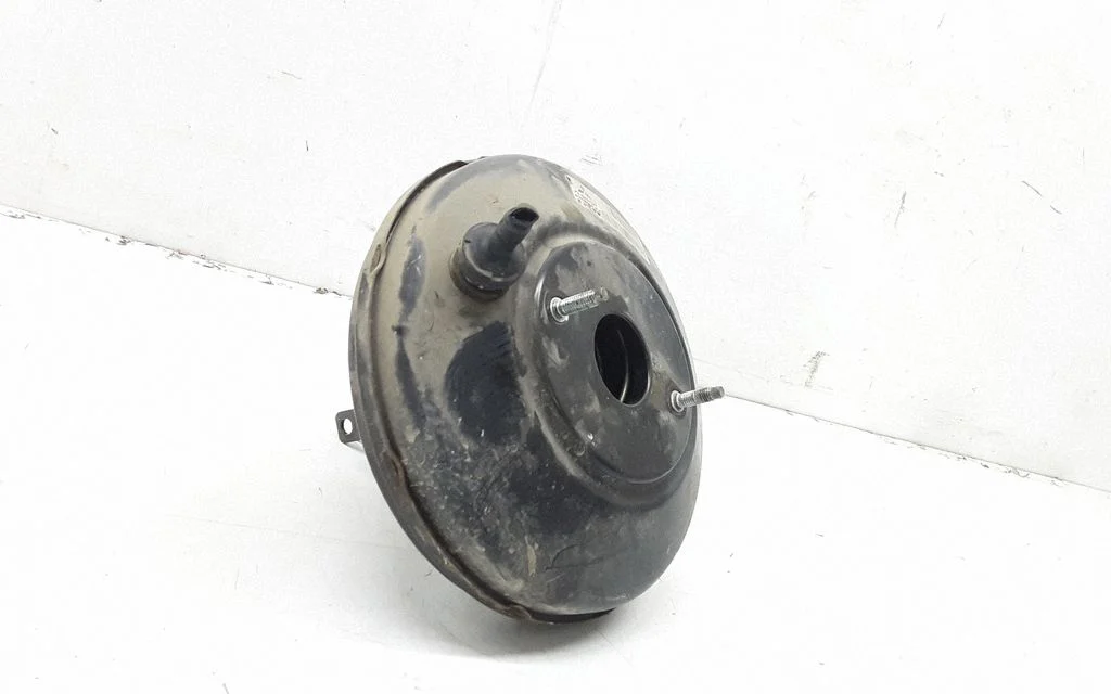 Brake booster MR955871