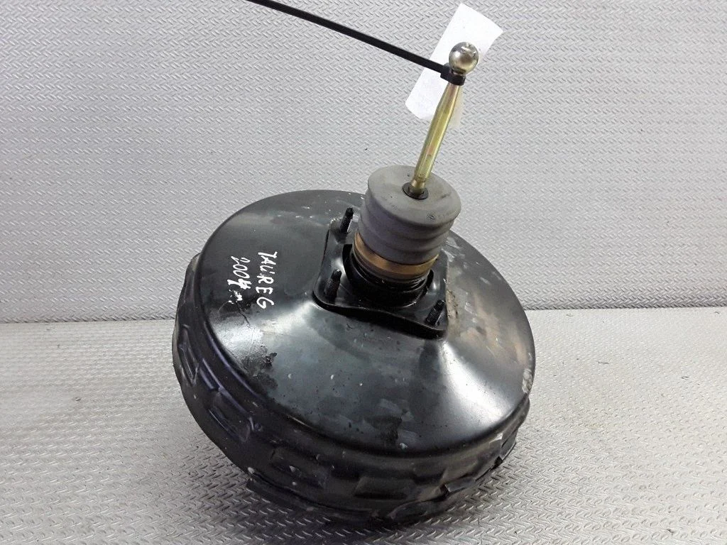 Brake booster – Volkswagen Touareg I (2002-2010)
